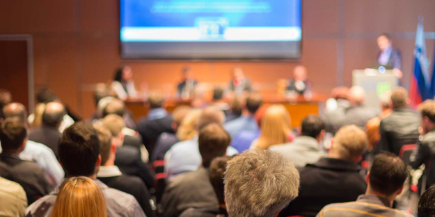 personeelsbeurs-duitsland mensen zitten bij Field Service Management Congres